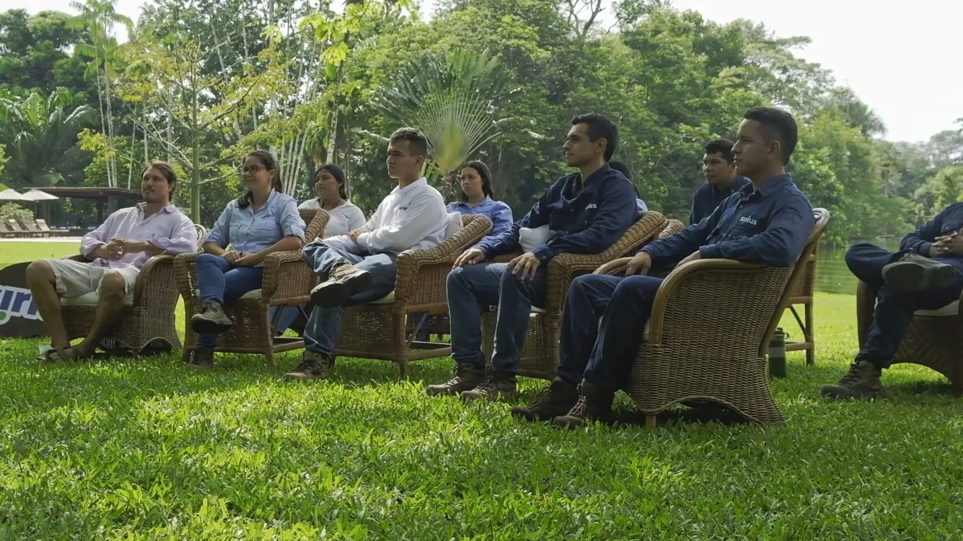Encuentro al aire libre con clientes y aliados
