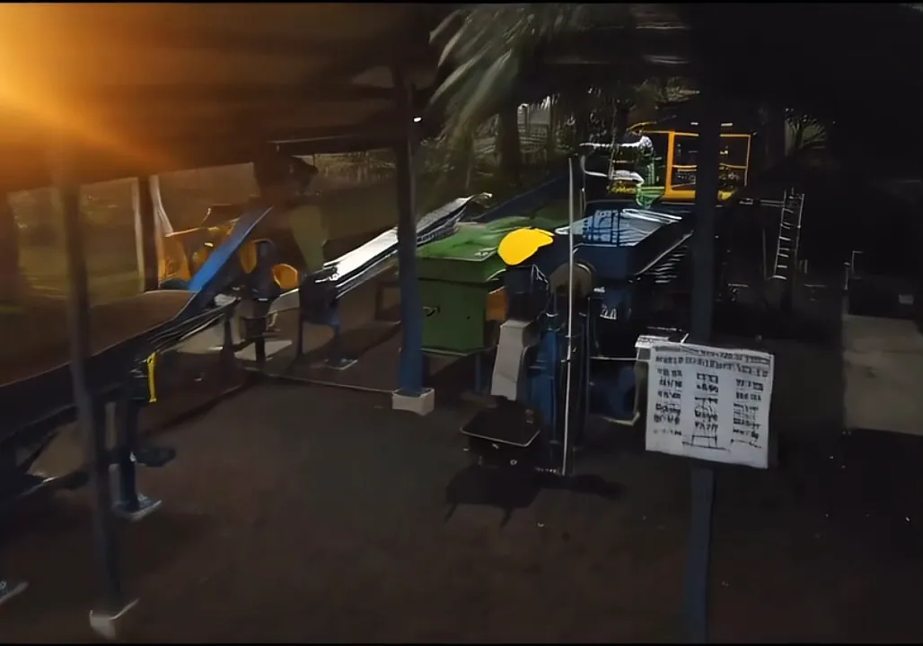 Planta de pirólisis de Sirius en operación durante la noche